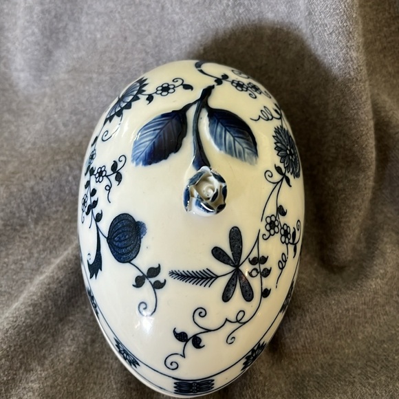 Vienna Woods Blue & White Fine China Oval Trinket Box - Picture 6 of 10